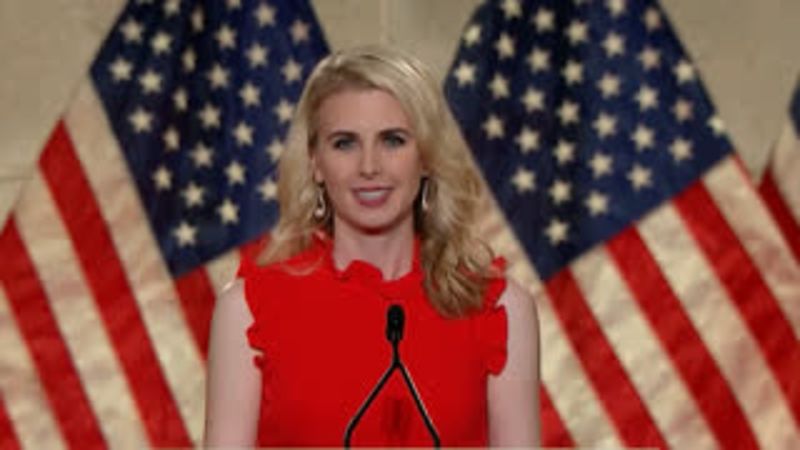 A assessora de Trump que viajou em um porta-malas