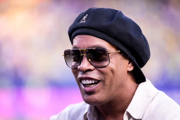 Ronaldinho Gaúcho volta ao futebol profissional em time italiano da terceira divisão