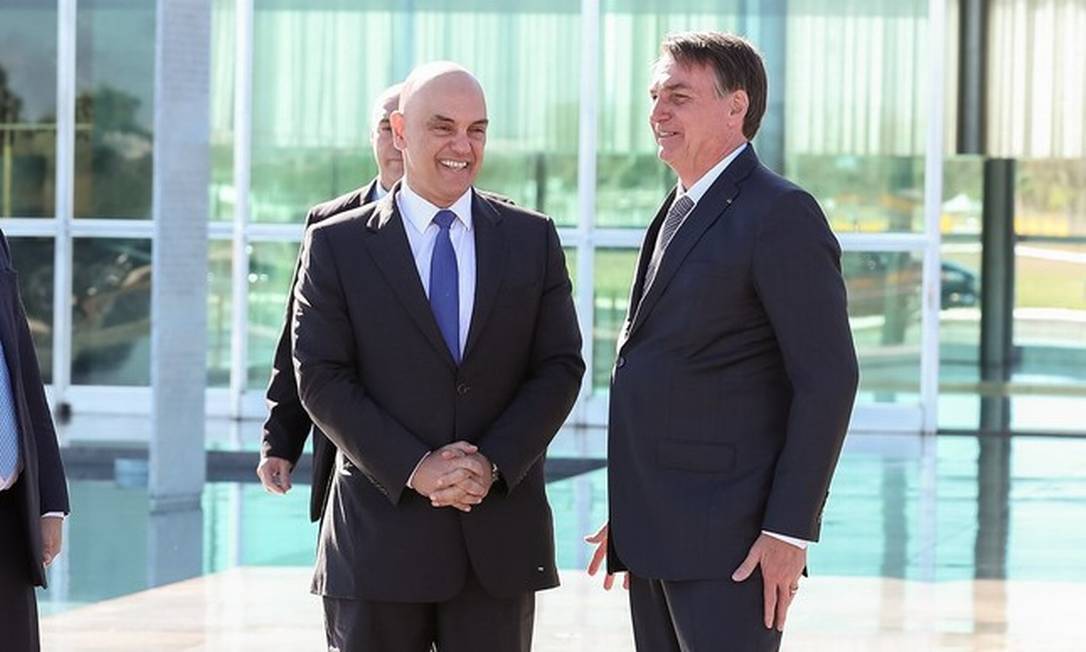 Moraes autoriza filhos de Bolsonaro a voltarem a visitá-lo em prisão domiciliar