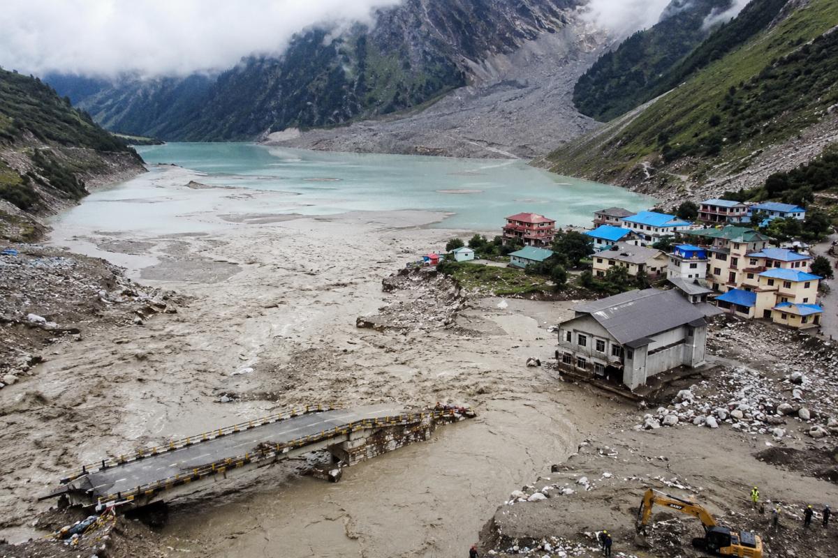 Lago no Nepal transborda e interrompe operações de resgate após nova ameaça de inundação