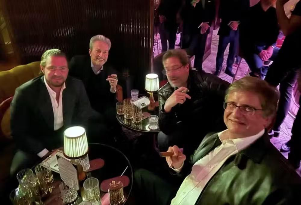 Foto encontrada no celular de Vorcaro mostra Paulo Gonet em noite de charutos e uísque em Londres