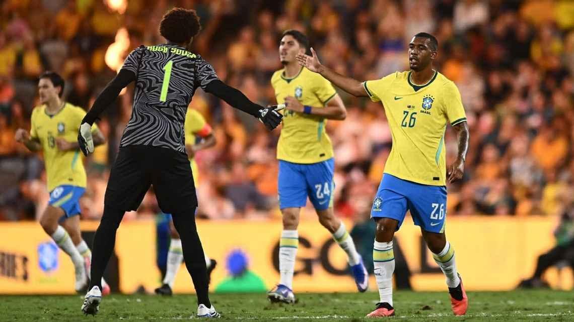 Atuação sofrível da Seleção Brasileira em primeiro jogo pós Copa aumenta pressão sobre Ancelotti