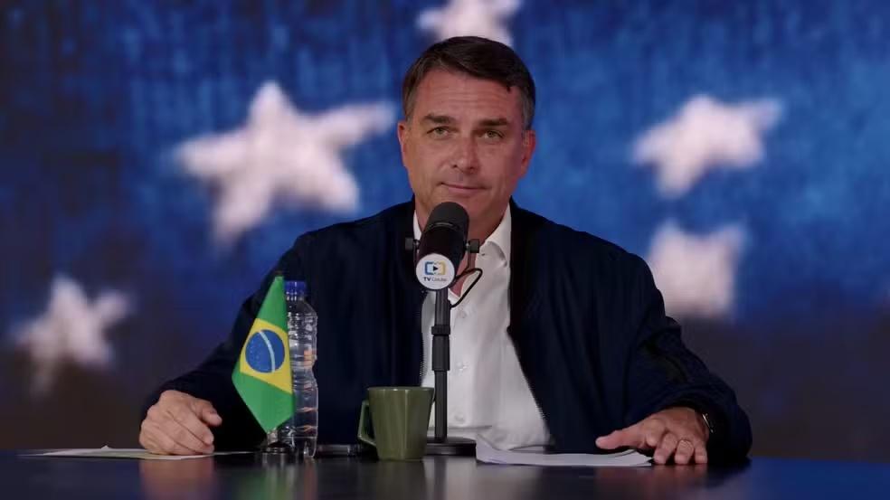 Flávio Bolsonaro promete proibir “Jogo do Tigrinho” e cassinos online 