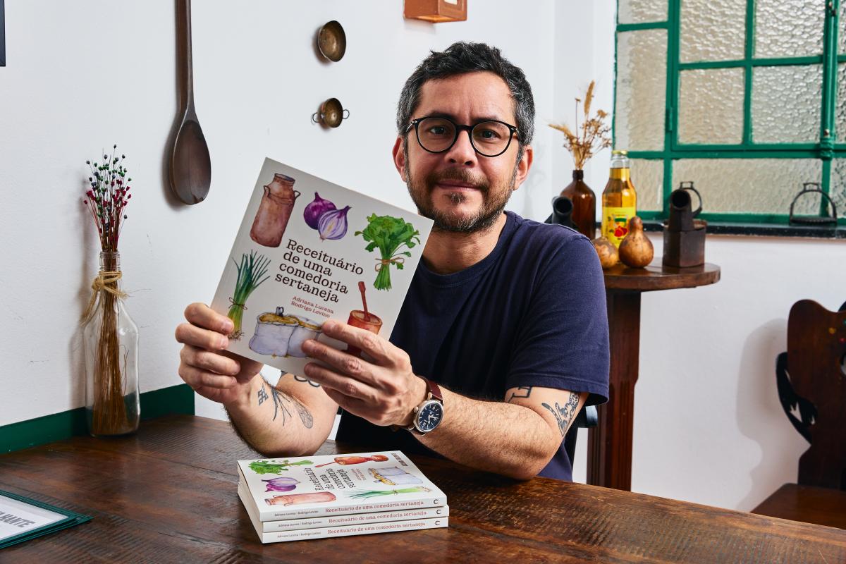 Das redações ao fogão: potiguar Rodrigo Levino transforma sabores do sertão em livro e ganha destaque na Veja